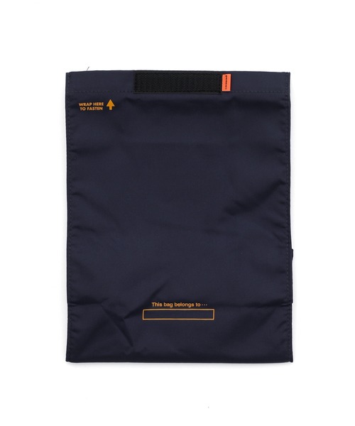 PENCO（ペンコ）の「penco ペンコ ToGoサック 紙袋風 ロールトップ ベルクロ ポーチ 折りたたみ（ポーチ・メンズ・ホワイト/ベージュ/ネイビー/オレンジ/ダークグリーン/ブラック・FREE）」の14枚目の写真