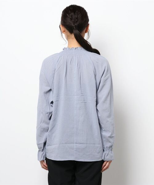 Samansa Mos2 blue（サマンサモスモスブルー）の「衿シャーリングブラウス（シャツ/ブラウス・レディース・オフホワイト/サックスブルー/ライトベージュ・ﾌﾘ-）」の4枚目の写真