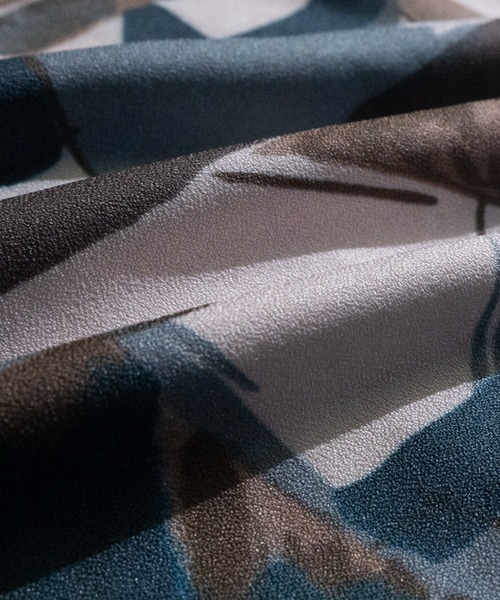 Naive magic（ナイーブマジック）の「【a】とろみジョーゼット 総柄プリントシャツ/レトロ風プリント長袖（シャツ/ブラウス・メンズ・ホワイト/ブルー/ホワイト系その他/ブラック/ブラウン系その他/ブラック系その他2/アイボリー/ライトグレー/ブラック系その他3/ブラウン/チャコールグレー/グリーン/ブラック系その他・LARGE/MEDIUM/X-LARGE）」の19枚目の写真