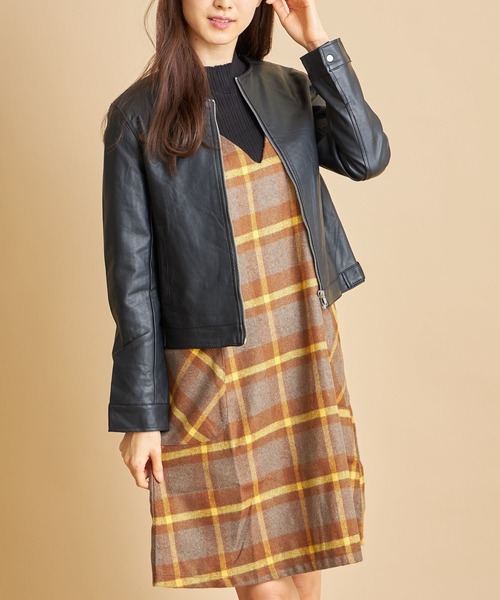 tocco closet（トッコ　クローゼット）の「フェイクレザーノーカラーライダース（ライダースジャケット・レディース・ブラック/キャメル/グレイッシュベージュ・M）」の4枚目の写真