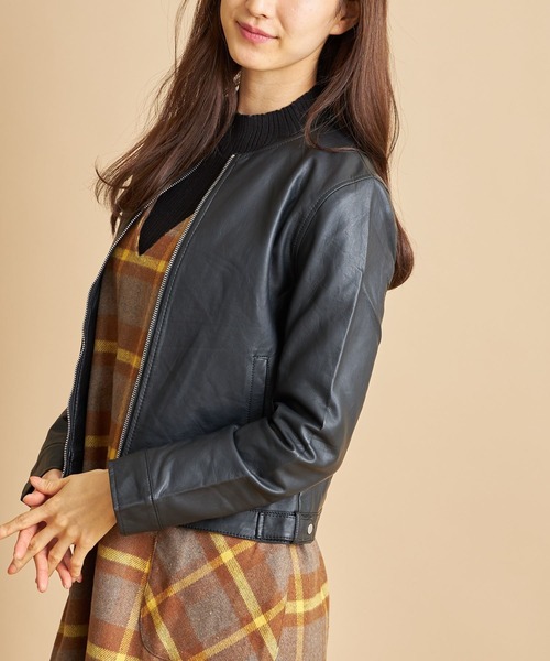 tocco closet（トッコ　クローゼット）の「フェイクレザーノーカラーライダース（ライダースジャケット・レディース・ブラック/キャメル/グレイッシュベージュ・M）」の5枚目の写真