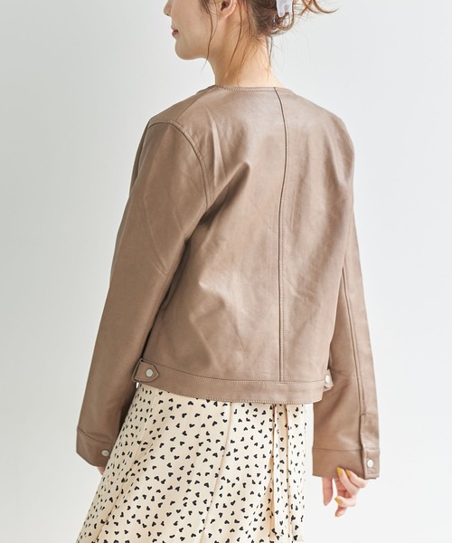 tocco closet（トッコ　クローゼット）の「フェイクレザーノーカラーライダース（ライダースジャケット・レディース・ブラック/キャメル/グレイッシュベージュ・M）」の16枚目の写真