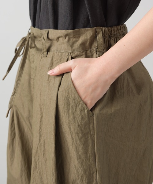 OMNES（オムネス）の「コットンナイロンタックパンツ（その他パンツ・レディース・ブラウン/ネイビー・FREE）」の17枚目の写真