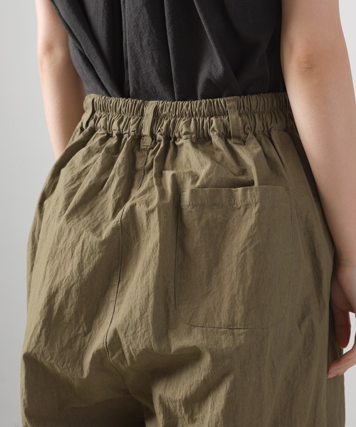 OMNES（オムネス）の「コットンナイロンタックパンツ（その他パンツ・レディース・ブラウン/ネイビー・FREE）」の15枚目の写真