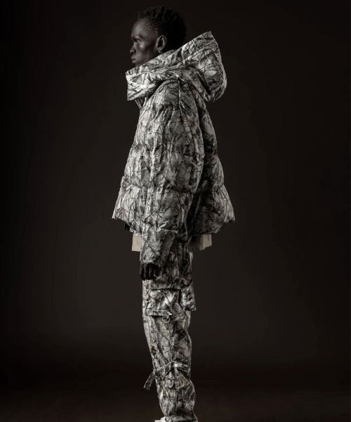 STAMPD（スタンプド）の「【STAMPD】TERRAIN CAMO CROP PUFFER JACKET（ダウンジャケット/コート・メンズ・カモフラージュ・M）」の2枚目の写真