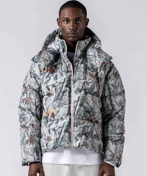 STAMPD（スタンプド）の「【STAMPD】TERRAIN CAMO CROP PUFFER JACKET（ダウンジャケット/コート・メンズ・カモフラージュ・M）」の3枚目の写真