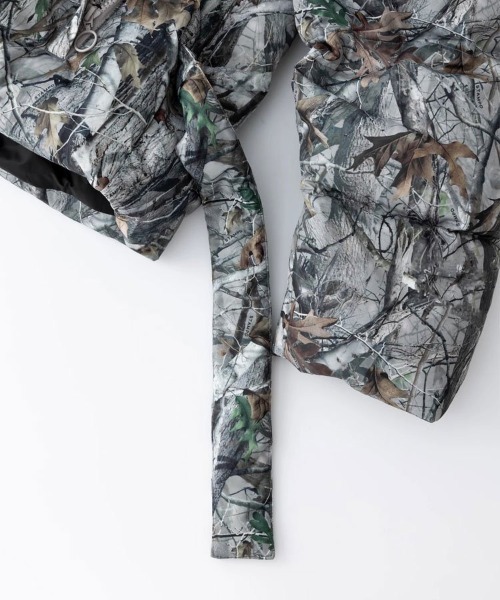 STAMPD（スタンプド）の「【STAMPD】TERRAIN CAMO CROP PUFFER JACKET（ダウンジャケット/コート・メンズ・カモフラージュ・M）」の9枚目の写真