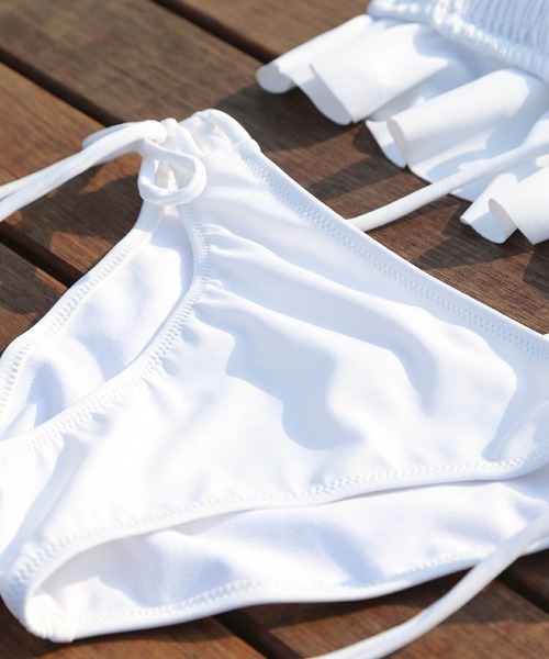 Dalfwin(ダールフィン)の「SIMPLEビスチェリボンビキニ水着(水着・レディース・ホワイト/ブラック/カーキ・SMALL/MEDIUM/LARGE)」の9枚目の写真