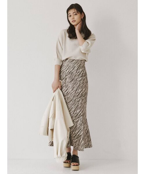 MURUA（ムルーア）の「パウダーツイルマーメイドスカート【セットアップ着用可能】（スカート・レディース・ブラック/ベージュ/ブラウン/その他1/その他2・1/2）」の11枚目の写真