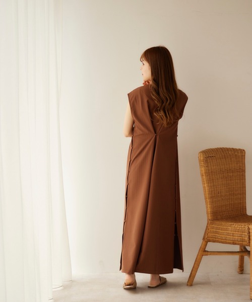 moi tytto（モイテュット）の「ノースリーブサイドスリットワンピース