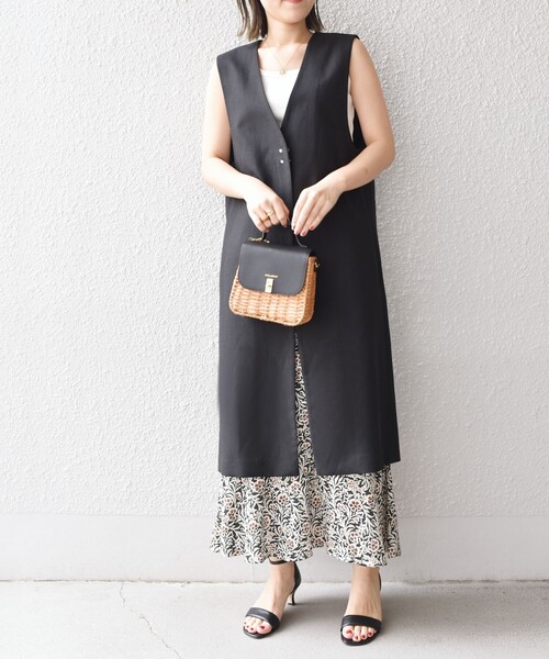 SHIPS（シップス）の「〈手洗い可能〉ミックスリネンロングジレ（ベスト・レディース・ベージュ/ネイビー/ブラウン/ブラック・ONE SIZE）」の21枚目の写真