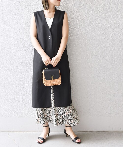 SHIPS（シップス）の「〈手洗い可能〉ミックスリネンロングジレ（ベスト・レディース・ベージュ/ネイビー/ブラウン/ブラック・ONE SIZE）」の22枚目の写真