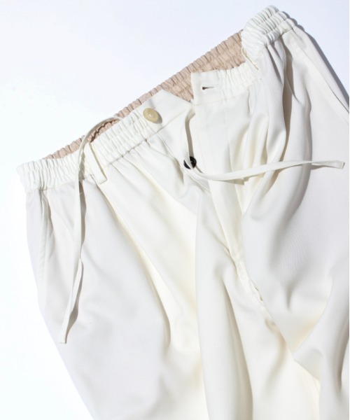 And A（アンドエー）の「unfil アンフィル / fine wool gabardine BIG easy trousers ファインウール ギャバジン ビッグイージートラウザーズ ワイドスラックス イージーパンツ / WWFL-UW104（スラックス・レディース・オフホワイト/ダークネイビー・1）」の3枚目の写真