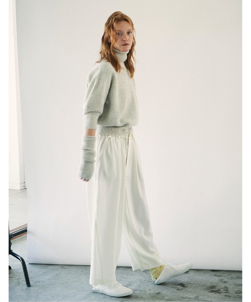 And A（アンドエー）の「unfil アンフィル / fine wool gabardine BIG easy trousers ファインウール ギャバジン ビッグイージートラウザーズ ワイドスラックス イージーパンツ / WWFL-UW104（スラックス・レディース・オフホワイト/ダークネイビー・1）」の16枚目の写真