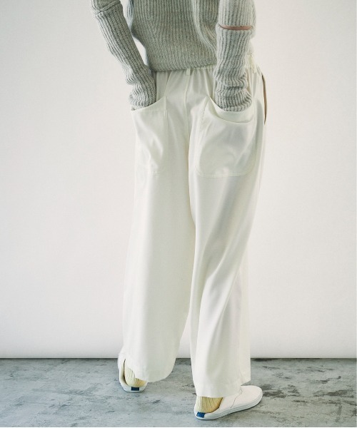 And A（アンドエー）の「unfil アンフィル / fine wool gabardine BIG easy trousers ファインウール ギャバジン ビッグイージートラウザーズ ワイドスラックス イージーパンツ / WWFL-UW104（スラックス・レディース・オフホワイト/ダークネイビー・1）」の13枚目の写真