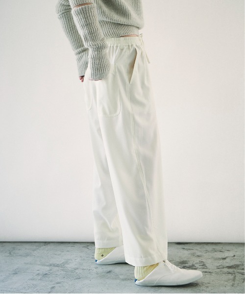 And A（アンドエー）の「unfil アンフィル / fine wool gabardine BIG easy trousers ファインウール ギャバジン ビッグイージートラウザーズ ワイドスラックス イージーパンツ / WWFL-UW104（スラックス・レディース・オフホワイト/ダークネイビー・1）」の14枚目の写真
