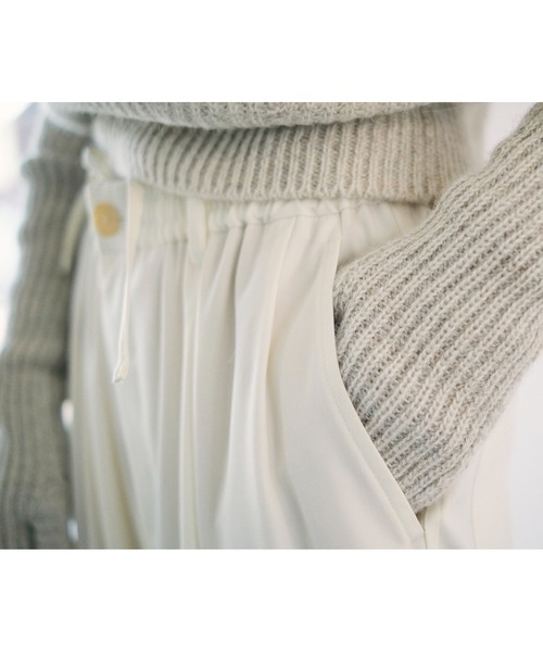 And A（アンドエー）の「unfil アンフィル / fine wool gabardine BIG easy trousers ファインウール ギャバジン ビッグイージートラウザーズ ワイドスラックス イージーパンツ / WWFL-UW104（スラックス・レディース・オフホワイト/ダークネイビー・1）」の19枚目の写真