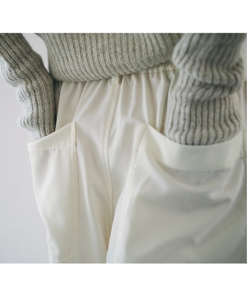 And A（アンドエー）の「unfil アンフィル / fine wool gabardine BIG easy trousers ファインウール ギャバジン ビッグイージートラウザーズ ワイドスラックス イージーパンツ / WWFL-UW104（スラックス・レディース・オフホワイト/ダークネイビー・1）」の20枚目の写真