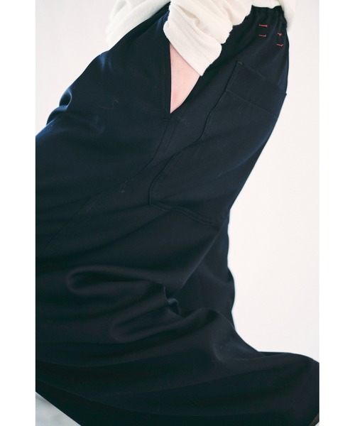 And A（アンドエー）の「unfil アンフィル / fine wool gabardine BIG easy trousers ファインウール ギャバジン ビッグイージートラウザーズ ワイドスラックス イージーパンツ / WWFL-UW104（スラックス・レディース・オフホワイト/ダークネイビー・1）」の6枚目の写真