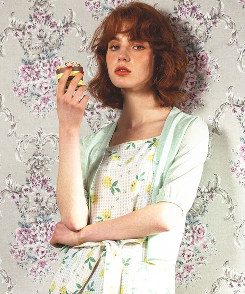 TOCCA(トッカ)の「【WEB限定】【TOCCA LAVENDER】Seer Short-sleeved Cardigan カーディガン(カーディガン/ボレロ・レディース・スモーキーグリーン系/ピンク系/イエロー系/サックスブルー系/ホワイト系・F)」の3枚目の写真
