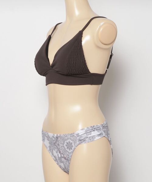 TOTASU ELEVEN（トータスイレブン）の「【ムラサキスポーツ別注】TOTASU ELEVEN/トータスイレブン  エスニック柄ショーツ/無地シャーリングビスチェビキニ   22661（水着・レディース・ベージュ/ネイビー/ブラック・9号）」の5枚目の写真