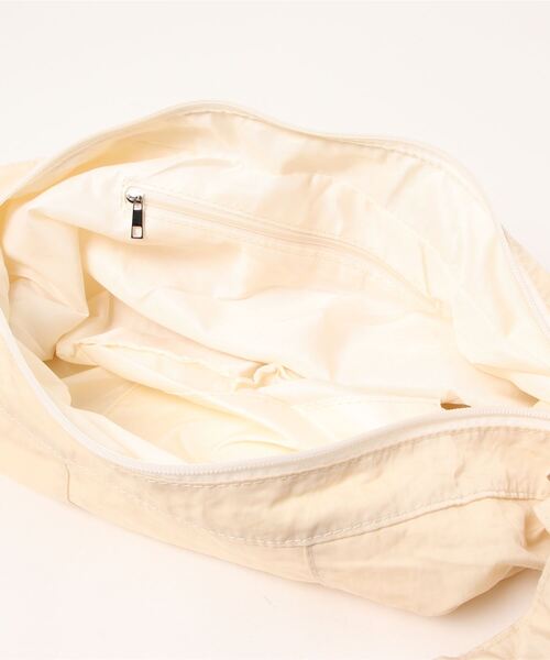 flower(フラワー)の「シャーリングハンドルバッグ(ショルダーバッグ・レディース・アイボリー/ブラック/ブルー・FREE)」の8枚目の写真