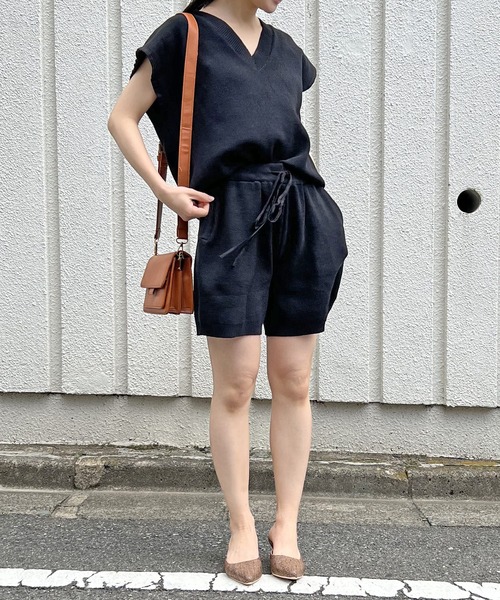 Jewelobe(ジュエローブ)の「ルーズベスト×ショートパンツニットアップ(セットアップ・レディース・ブラック/アイボリー・FREE)」の20枚目の写真