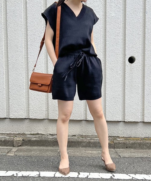 Jewelobe(ジュエローブ)の「ルーズベスト×ショートパンツニットアップ(セットアップ・レディース・ブラック/アイボリー・FREE)」の21枚目の写真