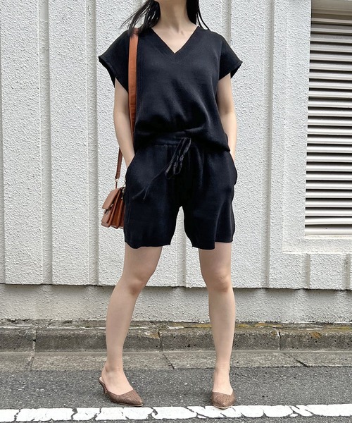 Jewelobe(ジュエローブ)の「ルーズベスト×ショートパンツニットアップ(セットアップ・レディース・ブラック/アイボリー・FREE)」の22枚目の写真