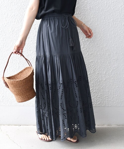 SHIPS(シップス)の「【SHIPS別注】Sohana:〈手洗い可能〉カットワークレーススカート◆(スカート・レディース・ホワイト/ダークグレー・ONE SIZE)」の2枚目の写真