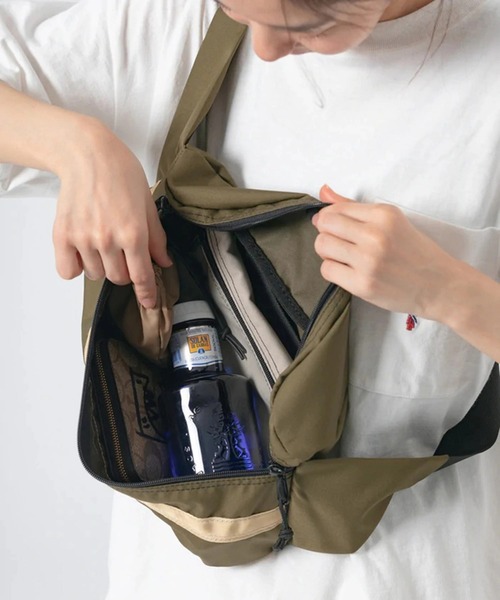 PARROTT CANVAS（パロットキャンバス）の「PARROTT CANVAS/パロットキャンバス　パロットファニーパック（ボディバッグ/ウエストポーチ・レディース・ライトグレー/ブラック/カーキ・FREE）」の6枚目の写真