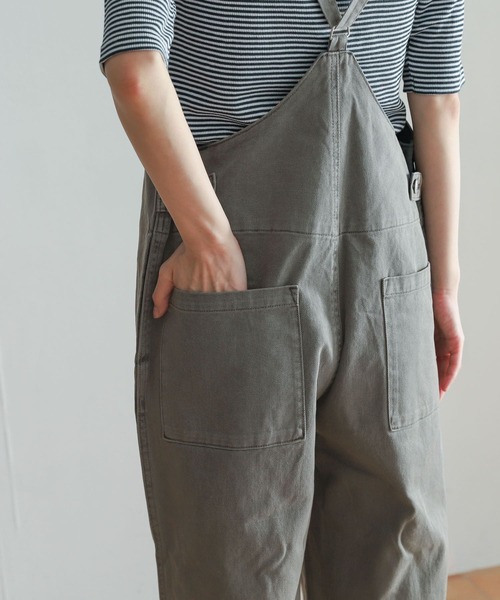 URBAN RESEARCH DOORS（アーバンリサーチドアーズ）の「ガーメントダイコットンベーシックサロペット（サロペット/オーバーオール・レディース・チャコールグレー/カーキ/グレー系その他・MEDIUM）」の12枚目の写真