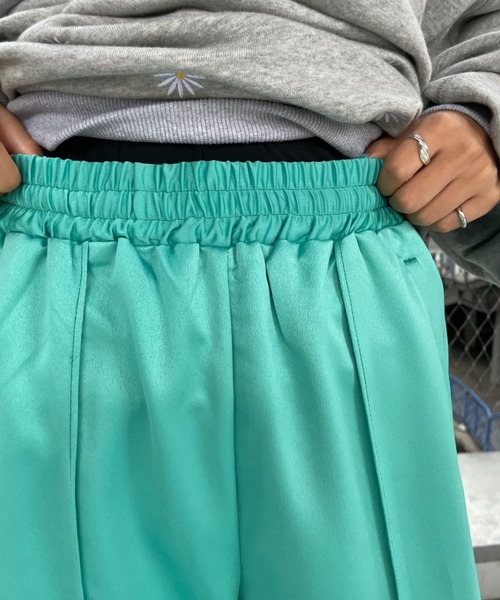 CIAOPANIC（チャオパニック）の「センタープレス裾ZIPサテンイージーパンツ（スラックス・レディース・ブラック/イエロー/グリーン・FREE）」の8枚目の写真