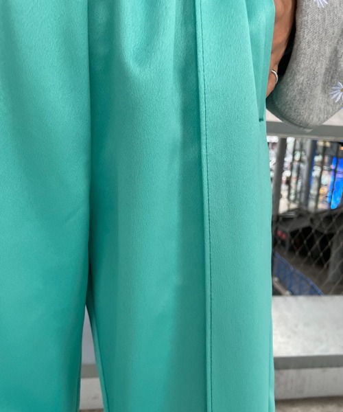 CIAOPANIC（チャオパニック）の「センタープレス裾ZIPサテンイージーパンツ（スラックス・レディース・ブラック/イエロー/グリーン・FREE）」の10枚目の写真