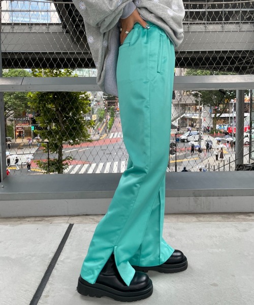 CIAOPANIC（チャオパニック）の「センタープレス裾ZIPサテンイージーパンツ（スラックス・レディース・ブラック/イエロー/グリーン・FREE）」の5枚目の写真