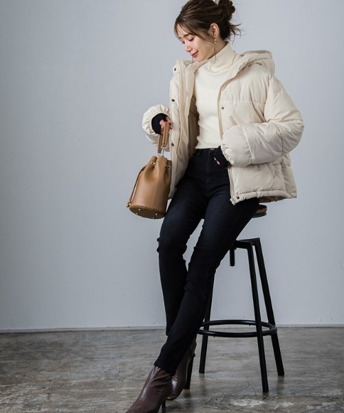 Pierrot(ピエロ)の「フェイクダウンジャケット(ダウンジャケット/コート・レディース・アイボリー/ブラック/ベージュ/ダークベージュ・M)」の19枚目の写真