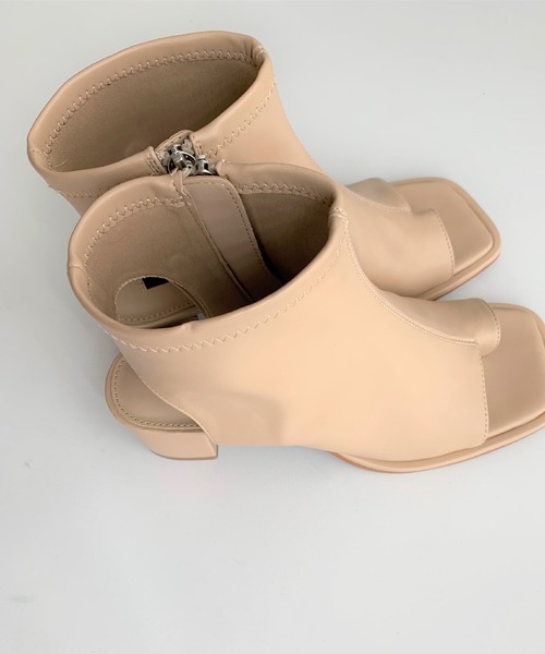 Q（キュー）の「トングブーティー（サンダル・レディース・ブラック/ベージュ・23.5/24.5）」の5枚目の写真