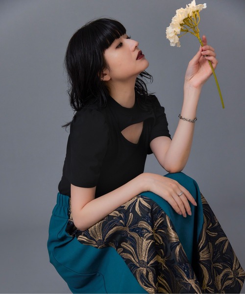 Ellno de Mavie（エルノデメヴィ）の「カットアウトカットソー（Tシャツ/カットソー・レディース・ブラック/ブルー・MEDIUM）」の2枚目の写真