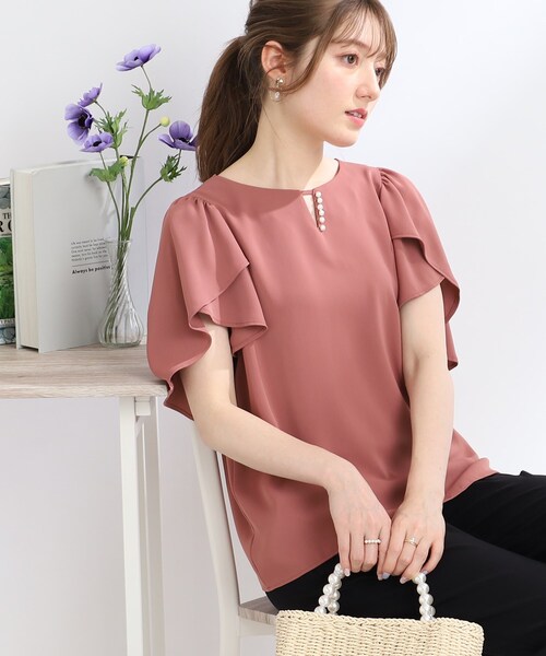 couture brooch（クチュールブローチ）の「◆【S-LL/オンオフ着回せる】パール調釦付きフレアブラウス（シャツ/ブラウス・レディース・ピンク系/ライトグレー/ブラック・42/38/40/36）」の3枚目の写真