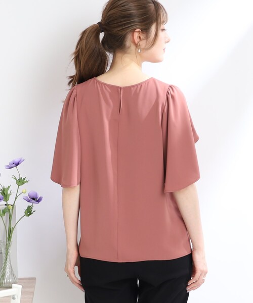 couture brooch（クチュールブローチ）の「◆【S-LL/オンオフ着回せる】パール調釦付きフレアブラウス（シャツ/ブラウス・レディース・ピンク系/ライトグレー/ブラック・42/38/40/36）」の5枚目の写真