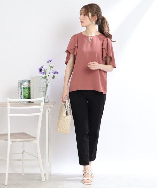 couture brooch（クチュールブローチ）の「◆【S-LL/オンオフ着回せる】パール調釦付きフレアブラウス（シャツ/ブラウス・レディース・ピンク系/ライトグレー/ブラック・42/38/40/36）」の4枚目の写真