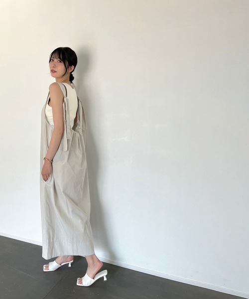 Jewelobe(ジュエローブ)の「バックオープン肩リボンワンピース(ワンピース・レディース・カーキ/ライトグレー/ブラック・FREE)」の15枚目の写真