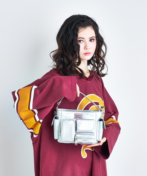 ANNA SUI NYC(アナ スイ エヌ ワイ シー)の「ANNA SUI NYC マルチポケットチビバッグ(ショルダーバッグ・レディース・ブラック/シルバー/ブルー/レッド/パープル/マルチ/オレンジ/ライム/ブラック系その他2/シルバー系その他2/パープル系その他・FREE)」の11枚目の写真