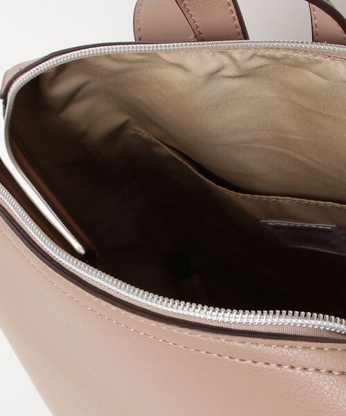 Legato Largo(レガートラルゴ)の「Legato Largo / かるいかばんPU リュック / LG-P0114Z(バックパック/リュック・レディース・アイボリー/ベージュ/キャメル/ベージュ系その他/ラベンダー/ブラック/オリーブ/イエロー/ライトブルー・ONESIZE)」の16枚目の写真