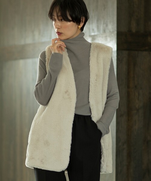 OPAQUE.CLIP（オペークドットクリップ）の「◆フェイクファーベスト【洗える】（ベスト・レディース・アイボリー/チャコールグレー・00）」の2枚目の写真