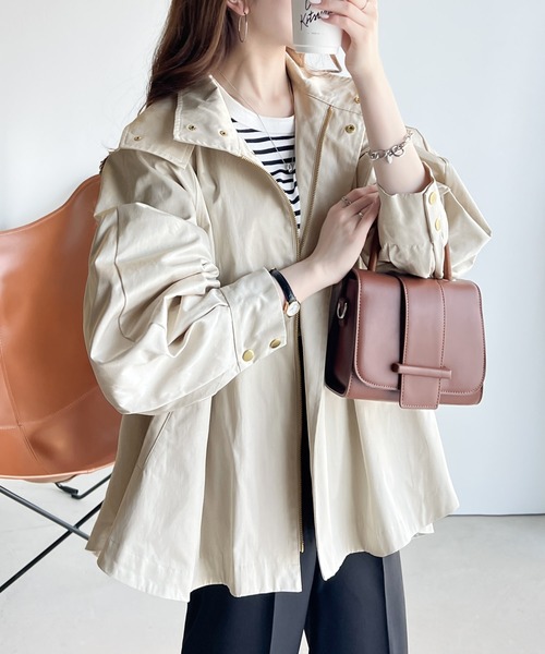 ひらり、フレアで華やかに。スタンドカラーフレアマウンテンパーカー