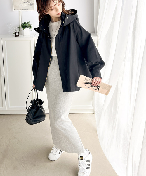 ひらり、フレアで華やかに。スタンドカラーフレアマウンテンパーカー