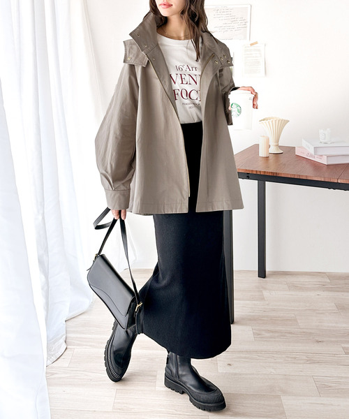 ひらり、フレアで華やかに。スタンドカラーフレアマウンテンパーカー