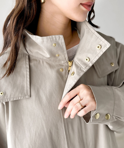 ひらり、フレアで華やかに。スタンドカラーフレアマウンテンパーカー