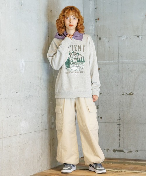 PBLIM(ページボーイリム)の「PBLIM/スーベニアプリントスウェット(スウェット・レディース・オフホワイト/杢グレー/ネイビー・MEDIUM/LARGE)」の13枚目の写真